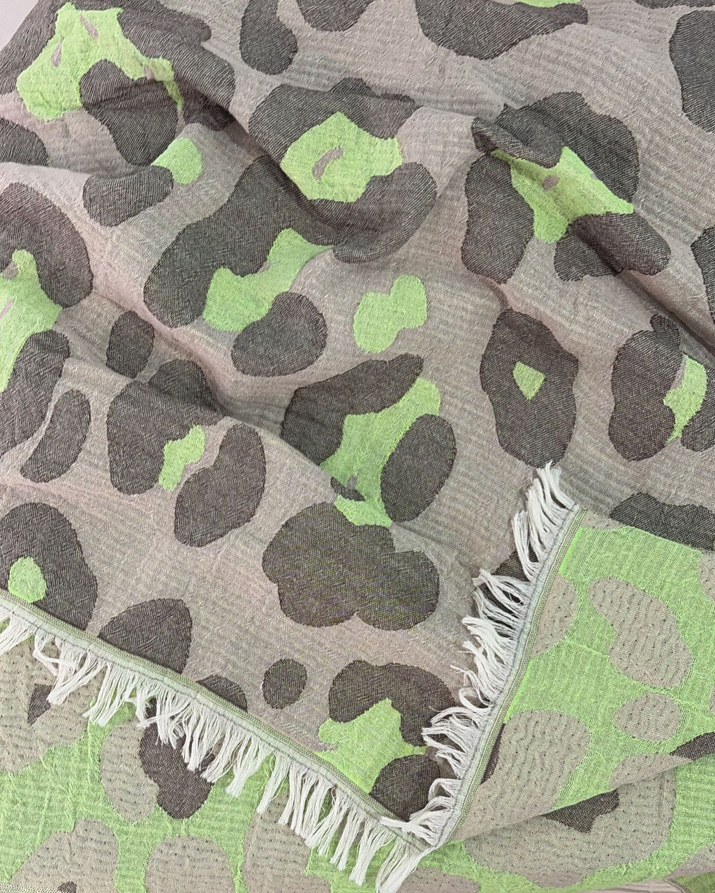 Premium Strandponcho „Neon Safari“
