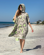 Premium Strandponcho „Neon Safari“